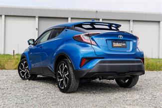 2017 Toyota C-HR - Thumbnail