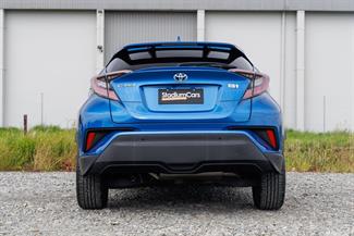 2017 Toyota C-HR - Thumbnail