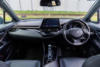 2017 Toyota C-HR - Thumbnail