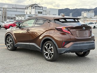 2017 Toyota C-HR - Thumbnail
