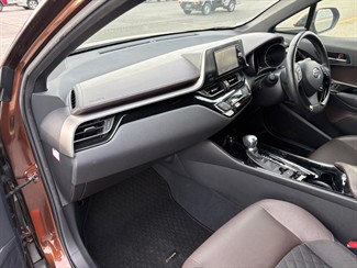 2017 Toyota C-HR - Thumbnail