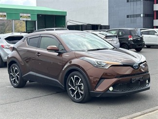 2017 Toyota C-HR - Thumbnail
