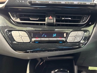 2017 Toyota C-HR - Thumbnail