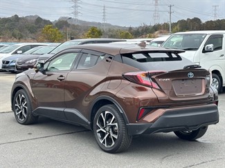 2017 Toyota C-HR - Thumbnail