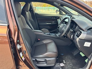 2017 Toyota C-HR - Thumbnail