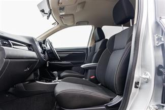 2019 Mitsubishi Outlander - Thumbnail